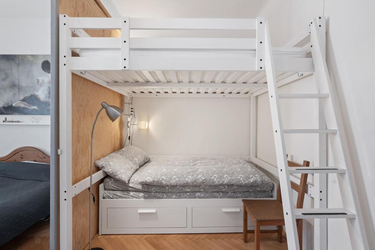 Cozy 2 Bedroom Flat In * Praha