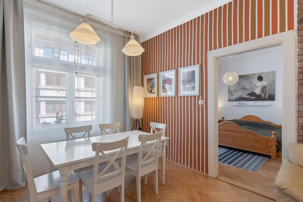 Cozy 2 Bedroom Flat In Praga