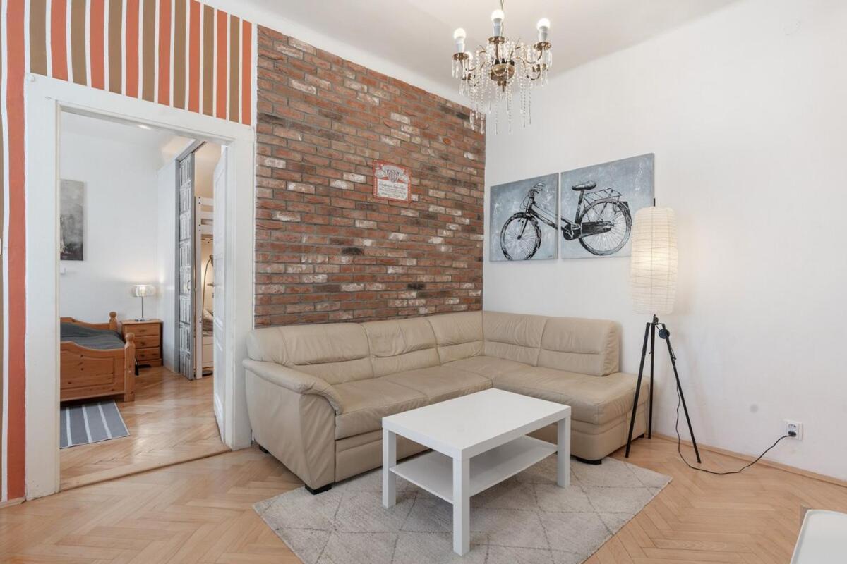 Cozy 2 Bedroom Flat In